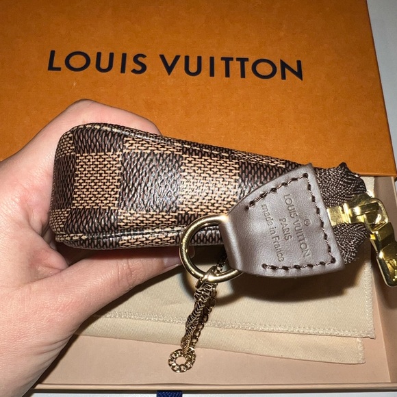 LOUIS VUITTON MINI POCHETTE ACCESSORIES *NEW IN BOX* - Picture 8 of 13